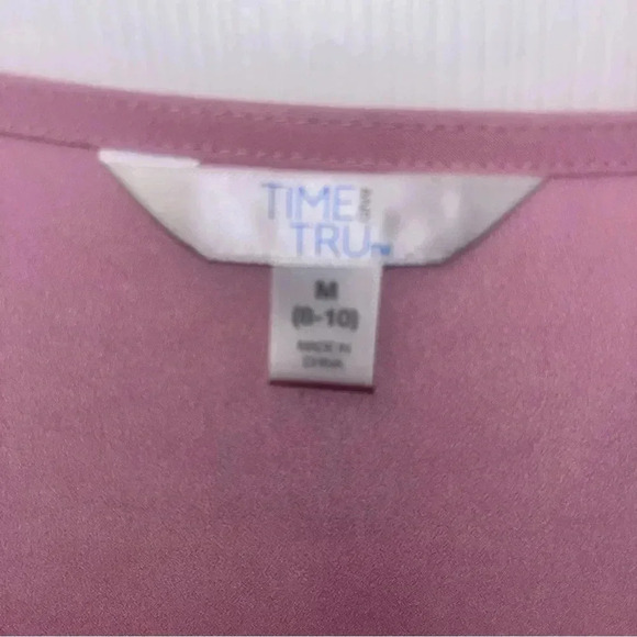 Time an tru top / pink in color - Picture 2 of 3